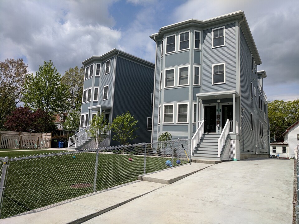 12 Fern St in Boston, MA - Foto de edificio