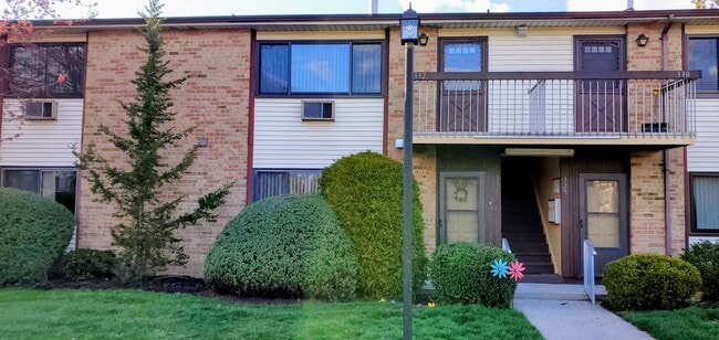 331 Cricket Ln, Unit 331A in Woodbridge Township, NJ - Building Photo - Building Photo