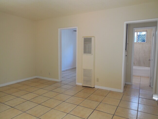 437 Walnut Ave, Unit 2 in Long Beach, CA - Foto de edificio - Building Photo