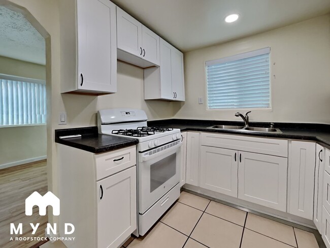 6017 W Gardenia Ave in Glendale, AZ - Building Photo - Building Photo