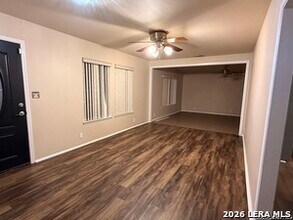 111 Hillcrest Dr in La Vernia, TX - Building Photo - Building Photo