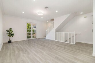 2502 N Dixie Hwy in Lake Worth Beach, FL - Building Photo - Building Photo