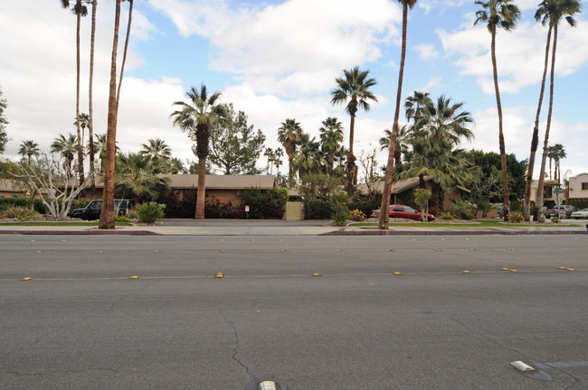 El Moro Villa Apartments in Palm Springs, CA - Building Photo - Building Photo