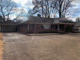 5209 Walnut Grove Rd in Memphis, TN - Building Photo