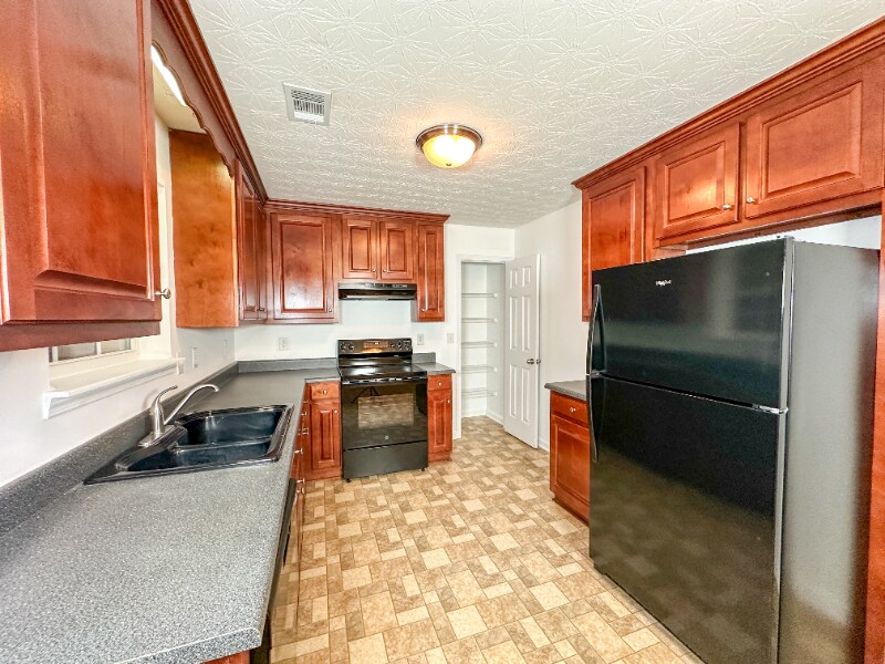 600 Indian Trail in Mc Caysville, GA - Building Photo