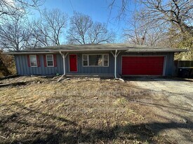 7318 James A Reed Rd in Kansas City, MO - Building Photo