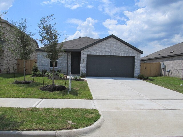 9239 Coral Trout Wy in Baytown, TX - Building Photo