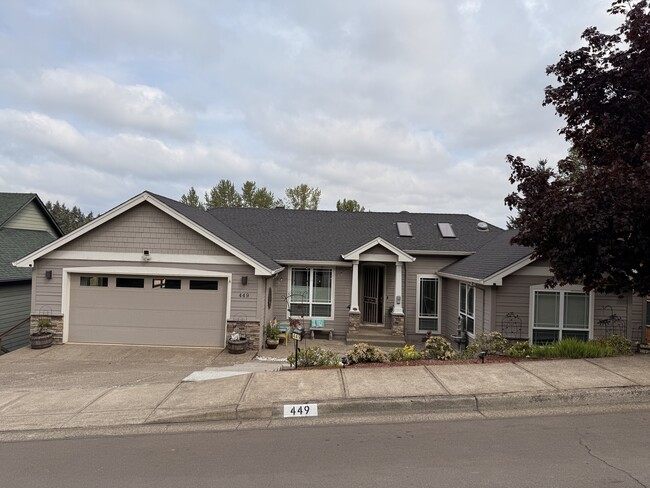 property at 449 La Cresta Dr SE