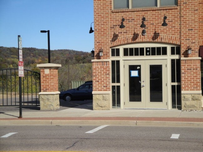440 Water St in Prairie Du Sac, WI - Foto de edificio - Building Photo