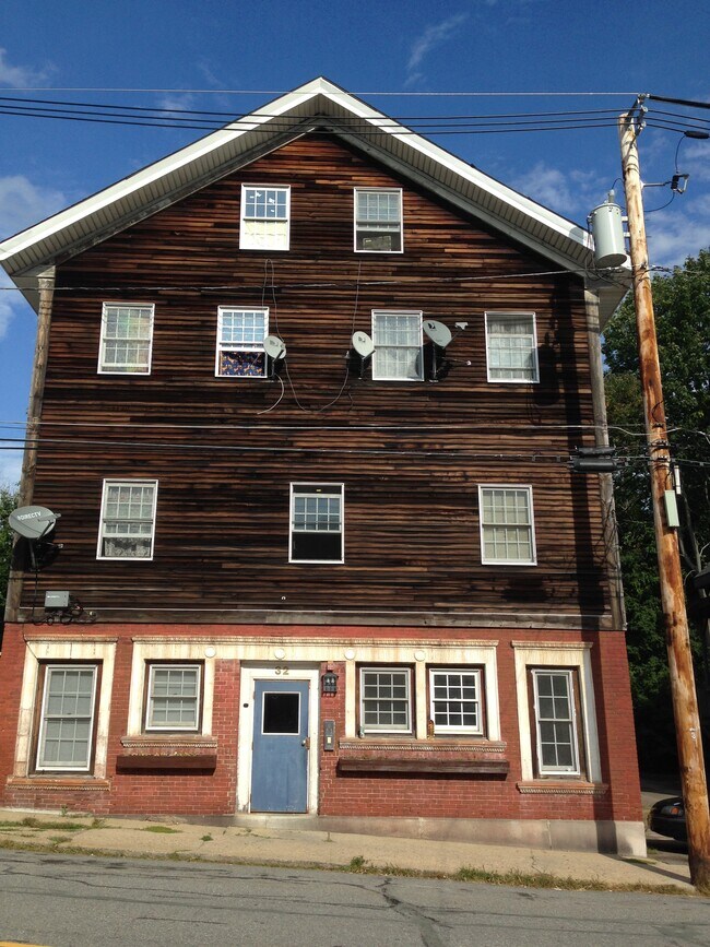 32 Chestnut St Rentals in Gardner, MA