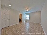 12087 Biarritz St in Jacksonville, FL - Building Photo - Building Photo