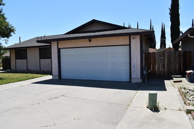 614 E Linwood Ave in Turlock, CA - Building Photo - Building Photo