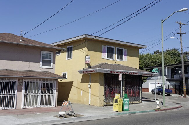 2621 Fruitvale Ave in Oakland, CA - Foto de edificio - Building Photo