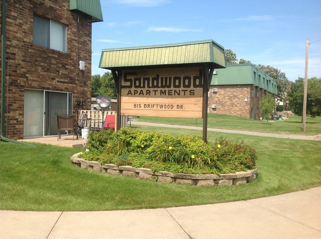 Sandwood Apartments in St. Cloud, MN - Foto de edificio - Building Photo