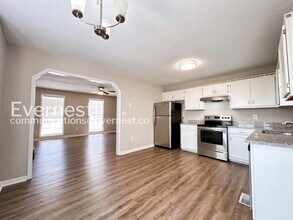 321 Sadler Dr in Douglasville, GA - Building Photo - Building Photo