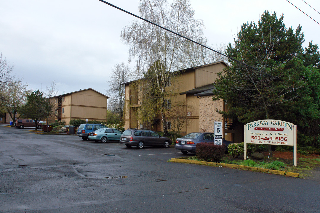 Parkway Garden Apartments in Portland, OR - Building Photo