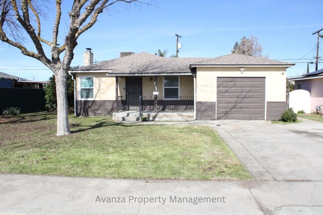 property at 3745 Kenmore Dr S