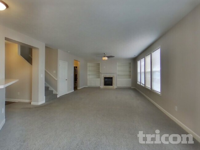 8112 Cole Wood Blvd in Indianapolis, IN - Foto de edificio - Building Photo