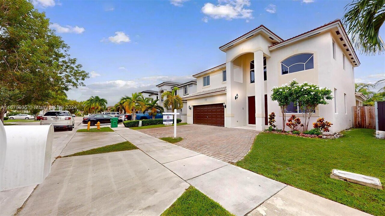 5622 SW 165th Ct in Miami, FL - Foto de edificio