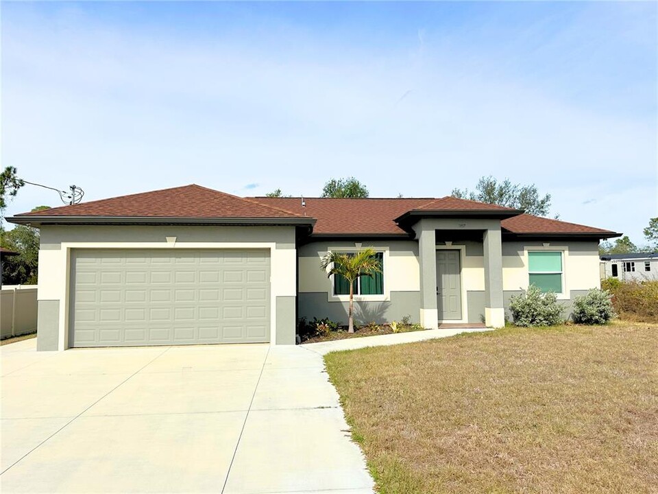 3457 Casco Cir in North Port, FL - Building Photo