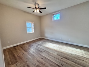 211 W Court St in Woodstock, VA - Foto de edificio - Building Photo