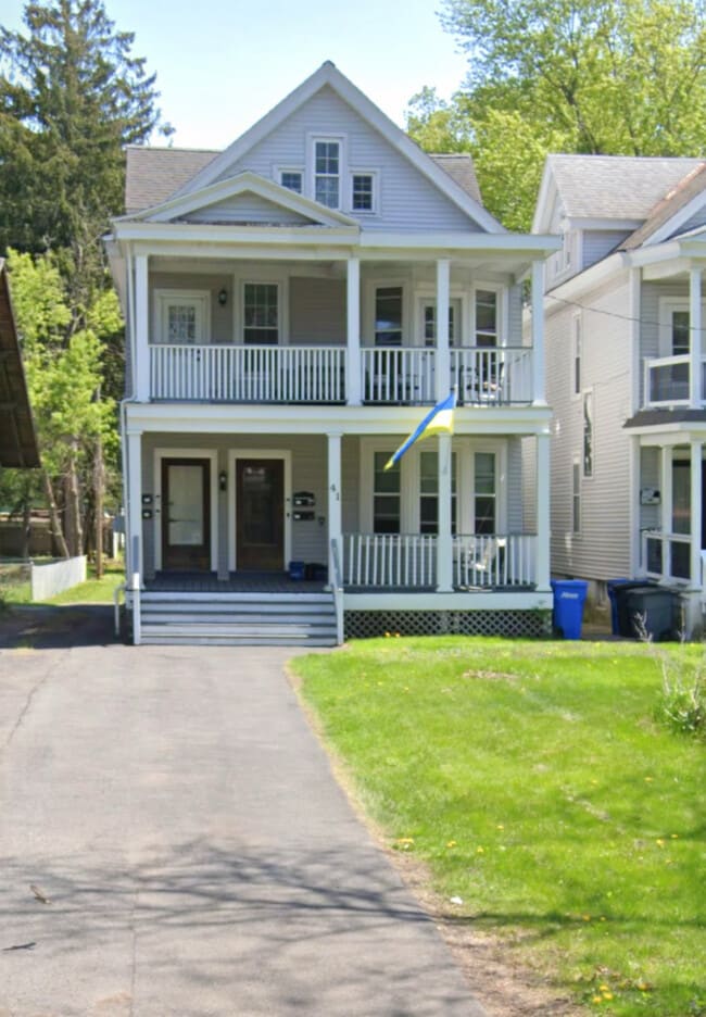 41 Manning Blvd