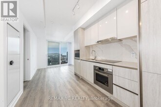 180 Front St E in Toronto, ON - Building Photo - Building Photo