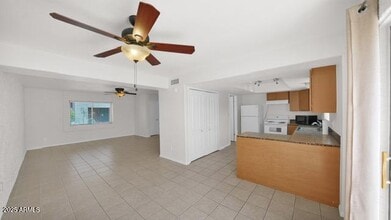 8249 E Thomas Rd in Scottsdale, AZ - Building Photo - Building Photo