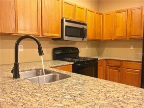 6435 Osprey Lake Cir in Riverview, FL - Building Photo - Building Photo