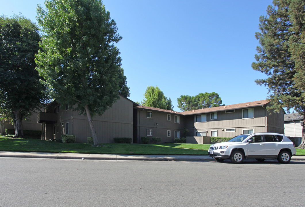 Sand Creek Apartments in Lodi, CA - Building Photo