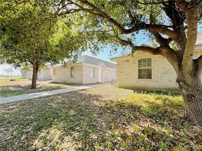 2208 W Candlelight Ln in Edinburg, TX - Building Photo - Building Photo