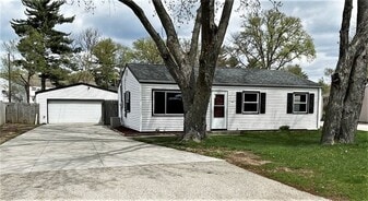 1118 Emerald Ln in Machesney Park, IL - Building Photo