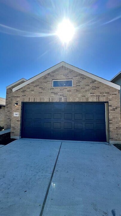 340 The Bad Wy in Jarrell, TX - Building Photo