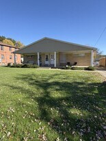 7247 Pennsylvania Ave in Poland, OH - Building Photo