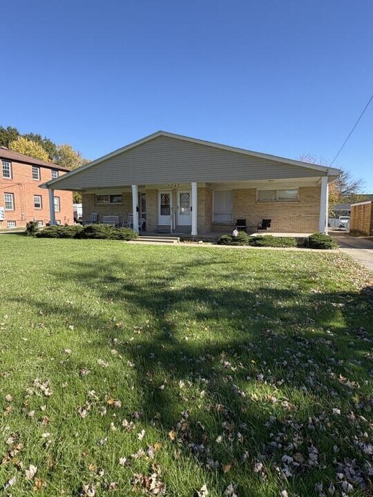 7247 Pennsylvania Ave in Poland, OH - Building Photo