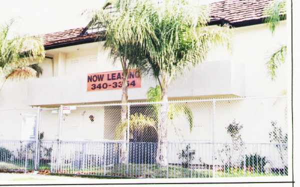 Alabama Court in Canoga Park, CA - Building Photo - Building Photo