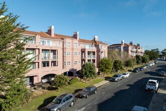 Westborough Court in South San Francisco, CA - Building Photo - Building Photo