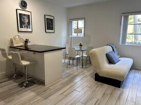 1560 Meridian Ave in Miami Beach, FL - Building Photo