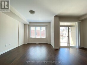 4 Workman Ln in Hamilton, ON - Building Photo - Building Photo