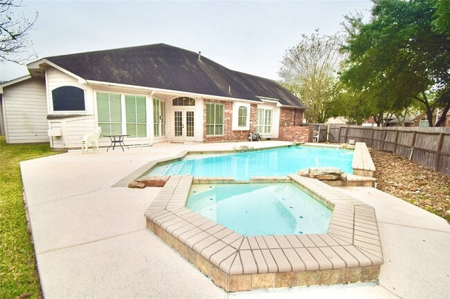 property at 514 Avery Dr