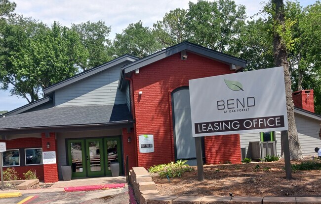 Bend at Oak Forest photo'