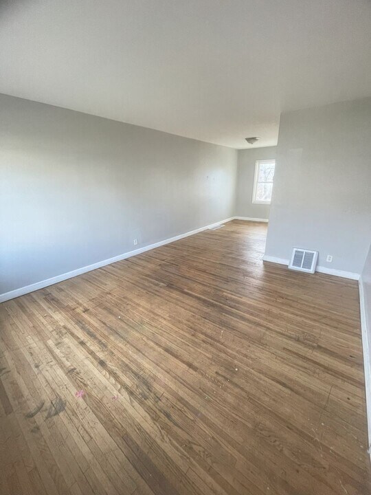 1224 W Mullan Ave in Waterloo, IA - Building Photo