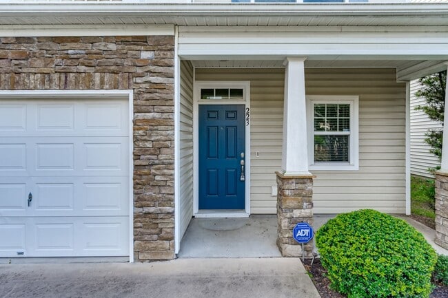 223 Chestnut Oak Ln in West Columbia, SC - Building Photo - Building Photo