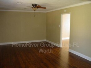 4926 W University Blvd in Dallas, TX - Building Photo - Building Photo