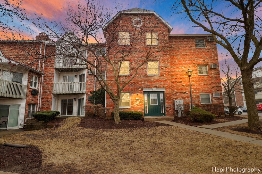 4408 W Shamrock Ln in McHenry, IL - Building Photo