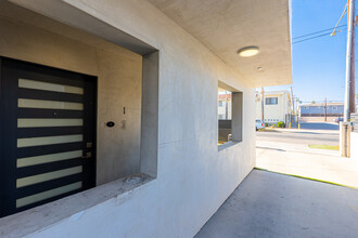 6810 Simpson Ave in North Hollywood, CA - Building Photo - Building Photo