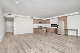 5923 Laurel Canyon Blvd in Los Angeles, CA - Building Photo - Building Photo