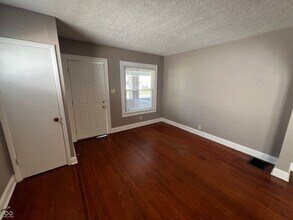 896 N Gladstone Ave in Indianapolis, IN - Building Photo - Building Photo