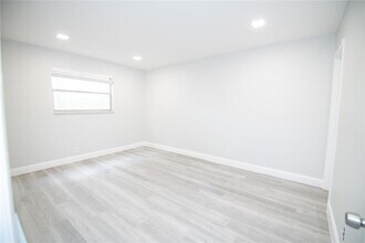 8704 NW 35th St, Unit 104 in Coral Springs, FL - Building Photo - Building Photo