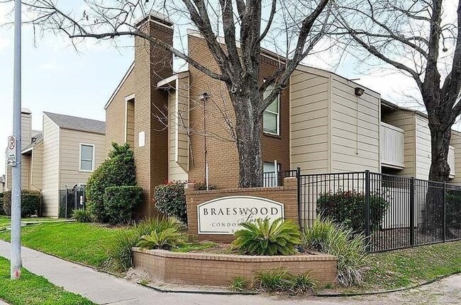 8100 Creekbend Dr